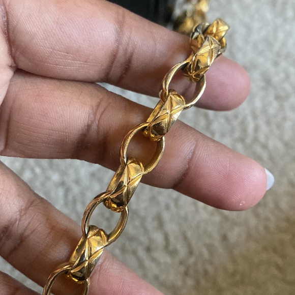 CHANEL Vintage Patent Leather Camera Bag - Picture 12 of 17